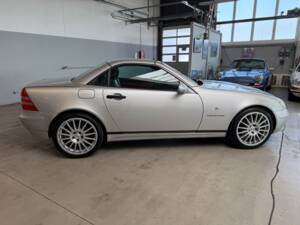 Image 13/51 of Mercedes-Benz SLK 230 Kompressor (1997)