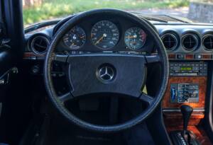 Image 14/26 of Mercedes-Benz 380 SLC (1981)