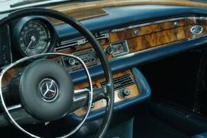 Image 24/50 of Mercedes-Benz 280 SE 3,5 (1970)