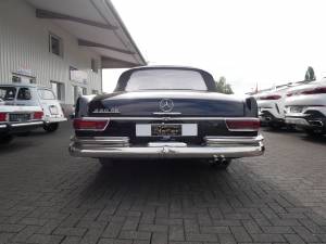 Image 5/25 of Mercedes-Benz 220 SE b (1963)