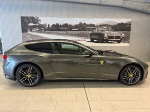 Image 7/18 of Ferrari FF (2012)