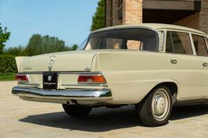 Image 9/50 of Mercedes-Benz 200 (1966)