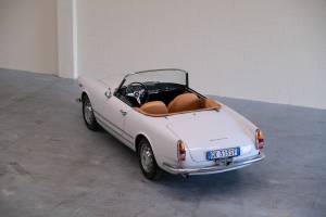 Image 14/16 of Alfa Romeo 2600 Spider (1962)