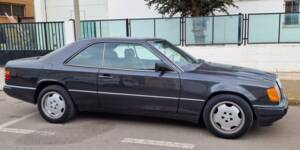Image 4/11 of Mercedes-Benz 300 CE (1991)