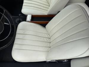 Image 14/26 de Mercedes-Benz 230 SL (1965)
