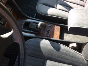 Image 44/50 of Mercedes-Benz 250 TD Turbo (1992)