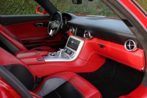 Image 48/57 of Mercedes-Benz SLS AMG (2010)