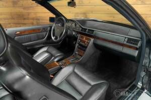 Bild 9/19 von Mercedes-Benz E 320 (1994)