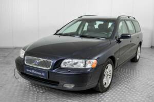 Bild 16/48 von Volvo V 70 2.4 (2006)