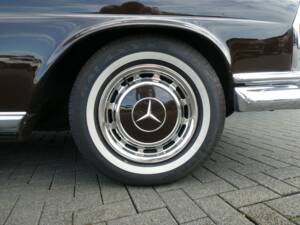 Image 21/21 of Mercedes-Benz 280 SE (1969)