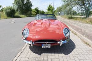 Image 7/80 of Jaguar E-Type 4.2 (1966)