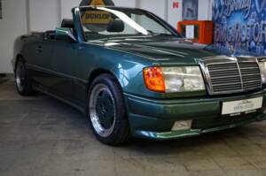Image 23/38 of Mercedes-Benz 300 CE-24 (1992)