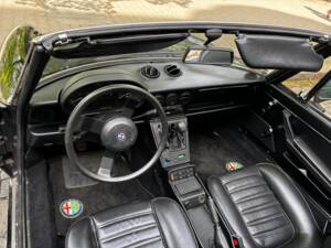 Bild 2/6 von Alfa Romeo 2.0 Spider (1988)
