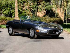 Image 1/37 of Jaguar E-Type 3.8 Flat Floor (1961)