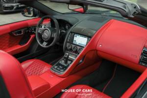 Afbeelding 19/25 van Jaguar F-Type SVR (2017)