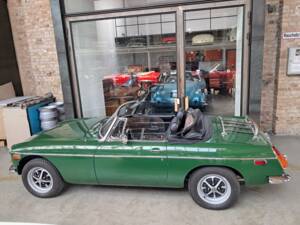 Image 2/6 of MG MGB (1976)