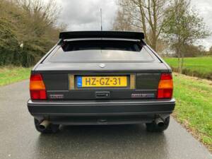 Image 7/8 of Lancia Delta 1.6 HF (1988)