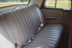 Bild 43/50 von Mercedes-Benz 220 a (1956)
