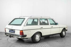 Bild 2/50 von Mercedes-Benz 230 TE (1984)