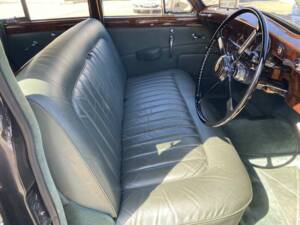 Image 2/35 of Jaguar Mk IX (1960)