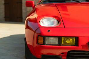 Image 16/50 of Porsche 928 S (1984)