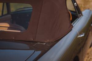 Image 27/99 of Aston Martin DB 6 Volante (1968)