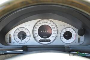 Image 35/50 of Mercedes-Benz E 500 T (2004)