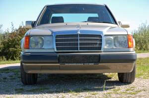 Image 5/34 of Mercedes-Benz 230 E (1992)