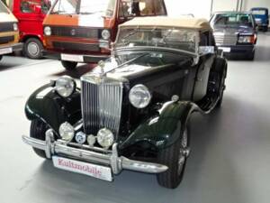 Image 18/40 of MG TD Midget (1953)