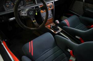 Imagen 27/36 de Mercedes-Benz 190 E 2.6 (1990)