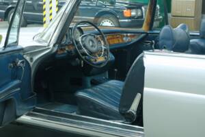 Image 19/50 of Mercedes-Benz 280 SE 3,5 (1970)