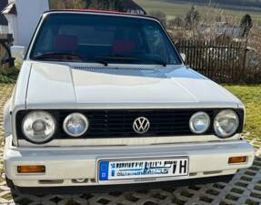 Image 2/15 de Volkswagen Golf Mk I Convertible 1.6 (1988)