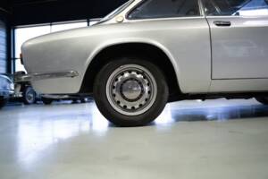Image 13/27 of Alfa Romeo 1750 GT Veloce (1970)