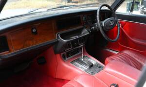 Image 4/20 de Jaguar XJ 6 L 4.2 (1978)