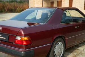 Image 13/50 of Mercedes-Benz 300 CE-24 (1991)