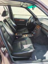 Afbeelding 7/9 van Mercedes-Benz 400 E (1993)