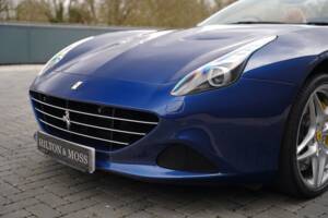 Bild 34/50 von Ferrari California T (2016)