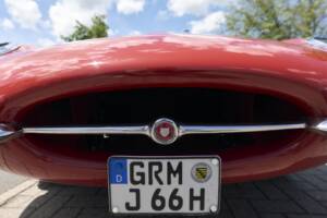 Image 14/80 of Jaguar E-Type 4.2 (1966)