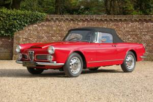 Image 11/50 of Alfa Romeo 2600 Spider (1962)