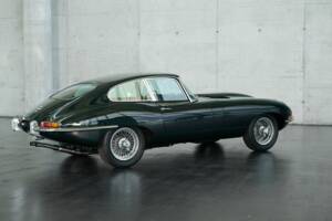 Image 40/50 de Jaguar E-Type (1970)