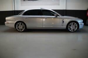 Image 24/50 of Jaguar XJ 8 4.2 (2007)