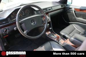Image 12/15 of Mercedes-Benz 300 D (1990)