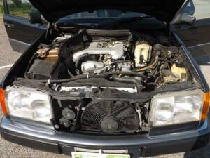 Image 30/50 of Mercedes-Benz 250 TD Turbo (1992)