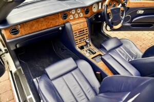 Image 32/50 of Bentley Azure (2009)