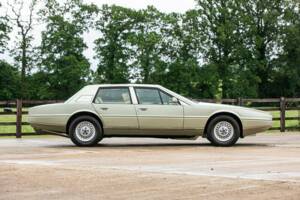 Image 5/39 of Aston Martin Lagonda (1982)