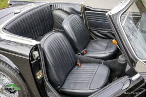 Image 13/37 of Triumph TR 4 (1965)