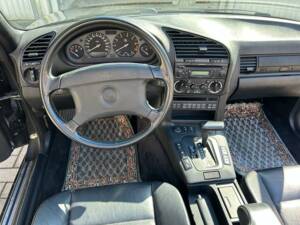 Immagine 5/11 di BMW 325i (1993)