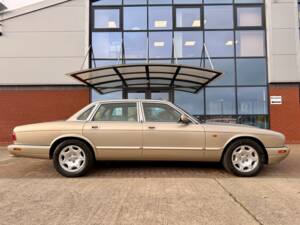 Bild 4/32 von Jaguar XJ 8 Sovereign (1999)