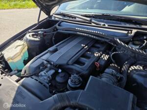 Image 29/38 of BMW 323Ci (2000)