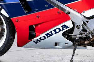 Afbeelding 13/50 van Honda VFR 750R RC 30 (1989)